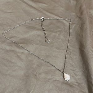 Kendra Scott necklace